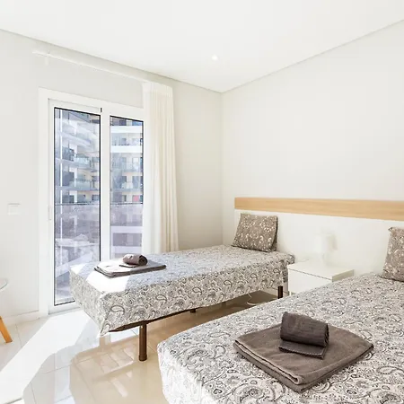 Bright 2br In Da Rocha - 5 Minutes To Lägenhet *