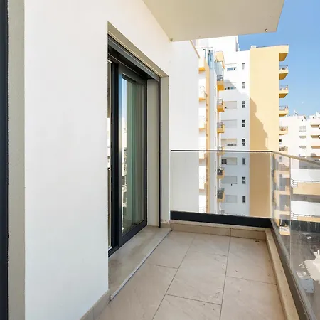 Bright 2br In Da Rocha - 5 Minutes To Apartment *